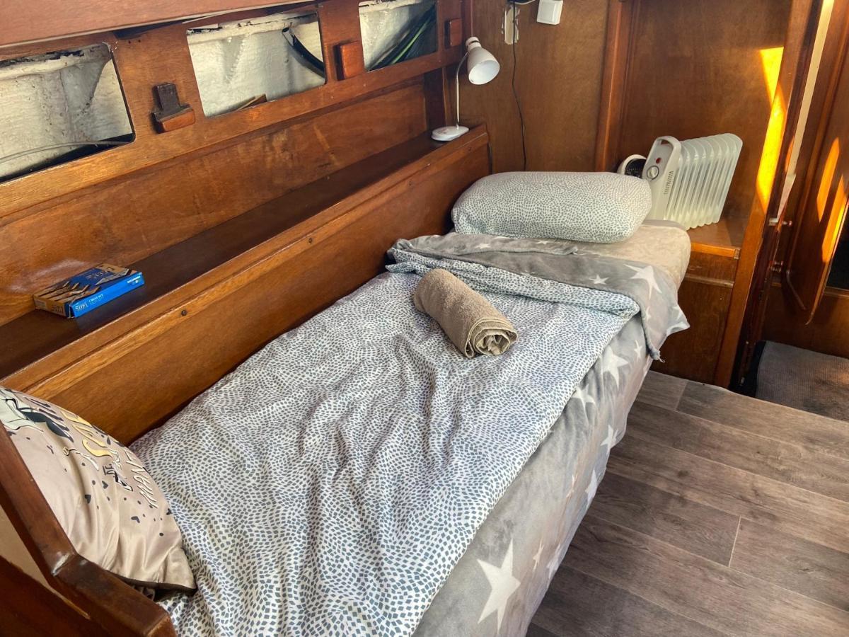 Fantastic Sailing Boat To Sleep In Barcelona Exterior foto